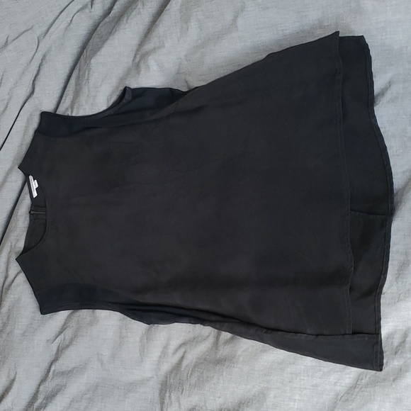 Eenvoud Black Sleeveless Top with mesh - Picture 2 of 6